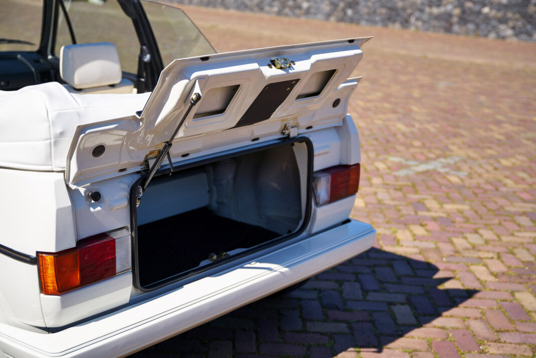 627e39138a4a3d608ded0fdf_VW Golf Cabrio - 21