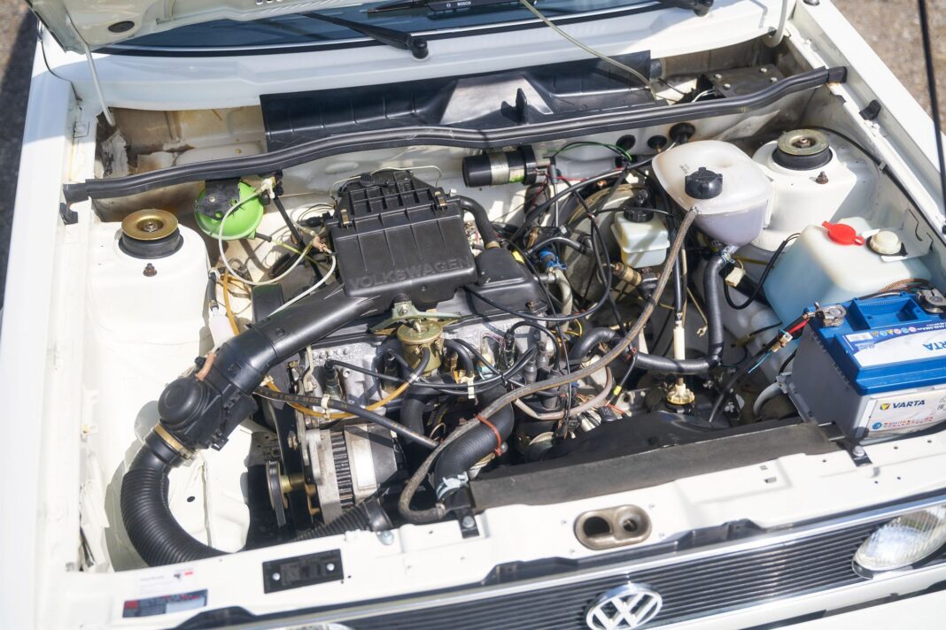 627e394fd2a555cc106e7d60_VW Golf Cabrio - 48-p-2000