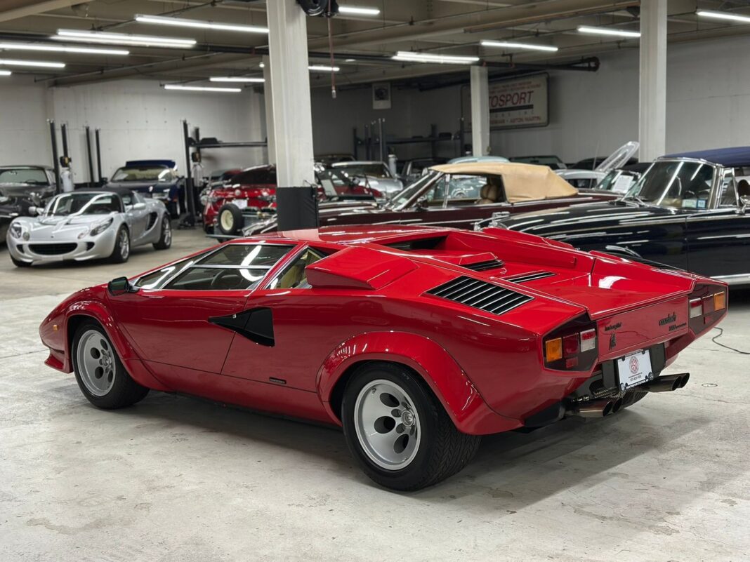 1985-lamborghini-countach-5000-qv-downdraft